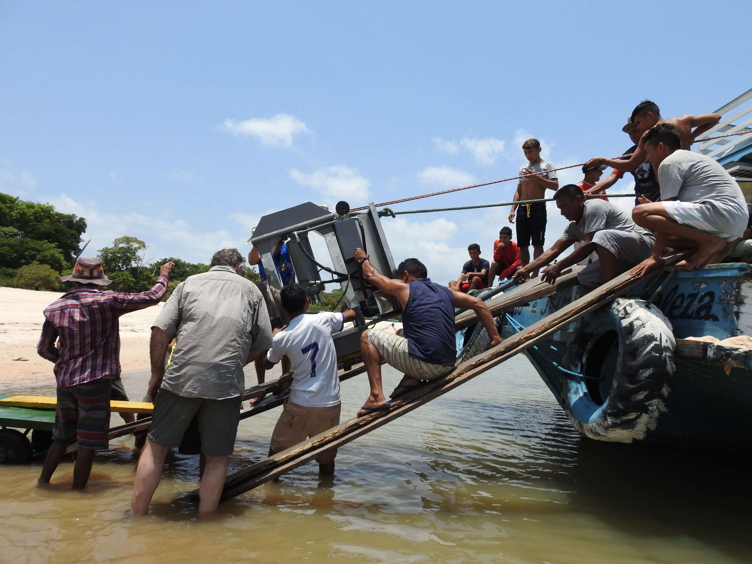 Transporte de equipamentos na praia 3