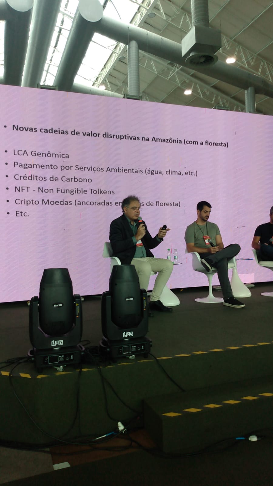 Ismael Nobre during a talk at the Amazon Summit